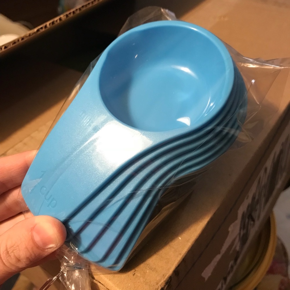 Tupperware blue measuring cups